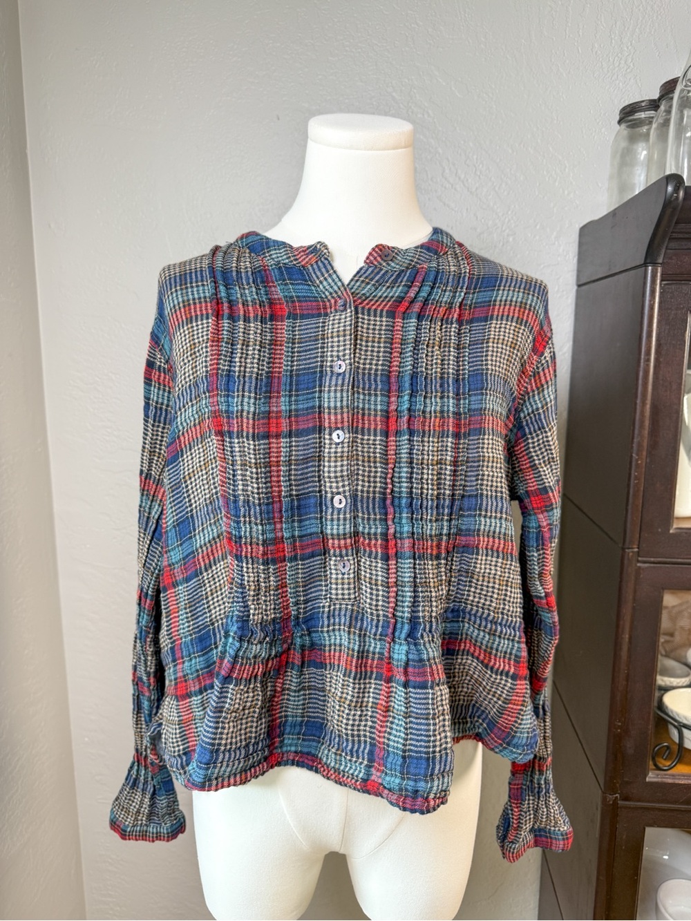 NATURAL LIFE Plaid Button-Front Cropped Blouse